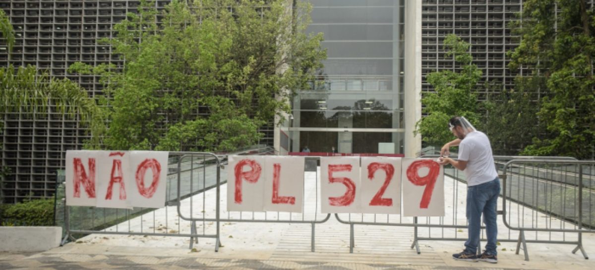 Trabalhadores fazem vigília na Alesp em protesto ao PL 529