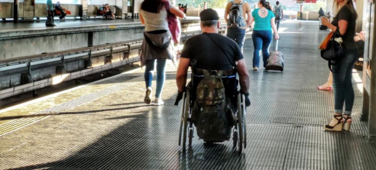 Ataques do governo a direitos e pandemia agravam situação de pessoas com deficiência