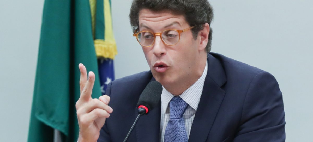 Salles acaba com proteção a reservas ambientais de manguezais e restingas