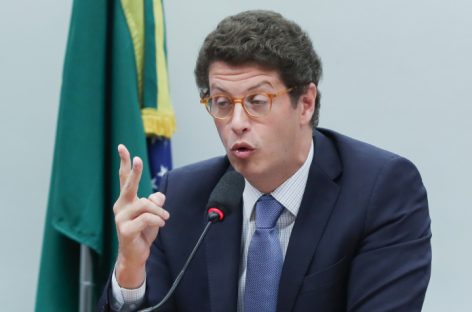 Salles acaba com proteção a reservas ambientais de manguezais e restingas