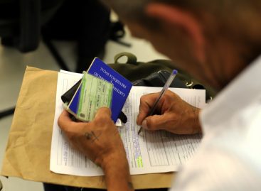 Trabalhadores perdem até 25% de renda. É a maior queda já registrada, diz IBGE