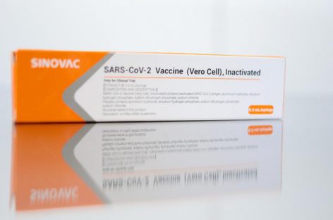 Mesmo com chegada de vacinas, máscara e distanciamento continuarão necessários em 2021