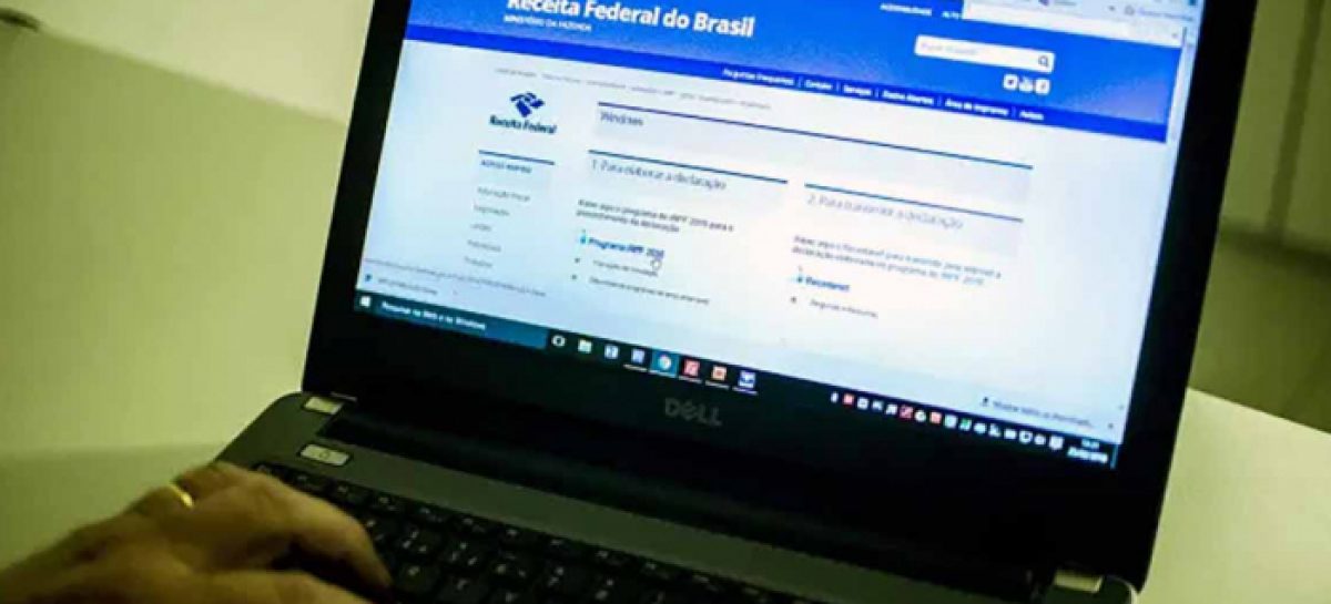 Governo estuda extinguir desconto do imposto de renda para financiar renda básica