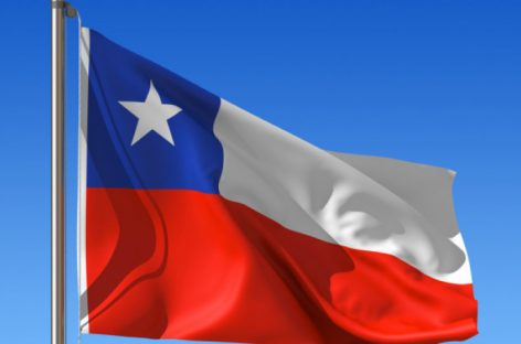 Chilenos enterram Constituição do ditador Augusto Pinochet, a mãe das injustiças