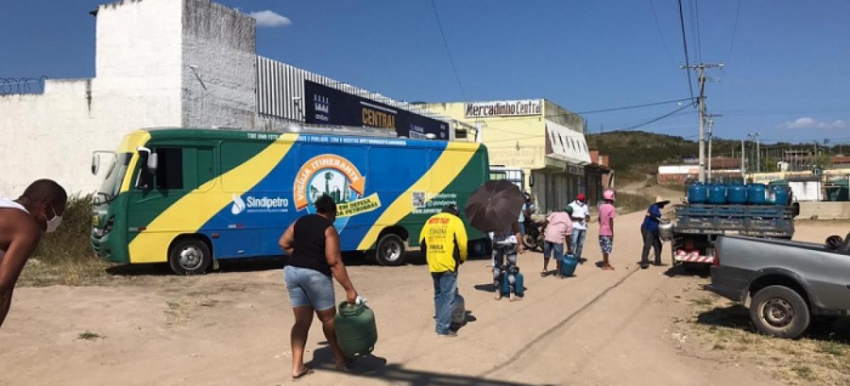 Alto preço do gás de cozinha faz população usar fogão à lenha no interior da Bahia