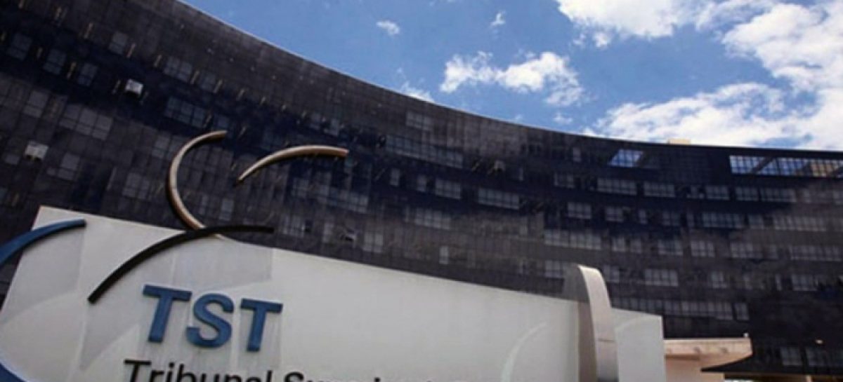 Com hora extra e terceirização à frente, cresce número de processos trabalhistas