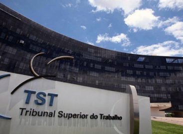 Com hora extra e terceirização à frente, cresce número de processos trabalhistas