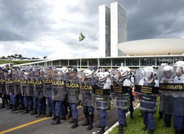 Decreto de segurança de Bolsonaro vai espionar opositores e movimentos sociais