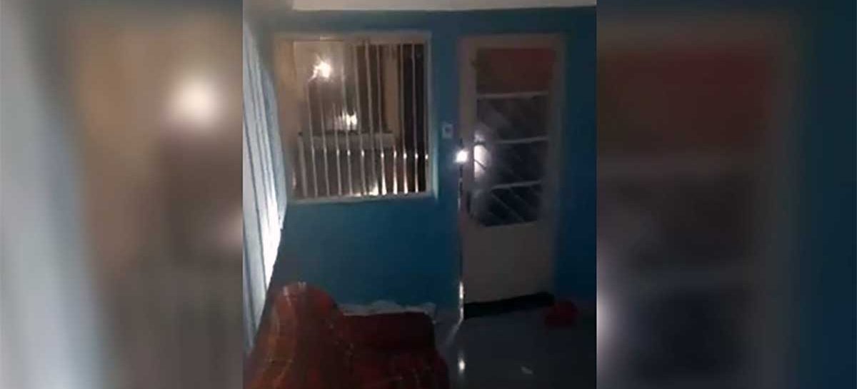 Ativista filma abordagem e policiais invadem sua casa: ‘Me ameaçaram’