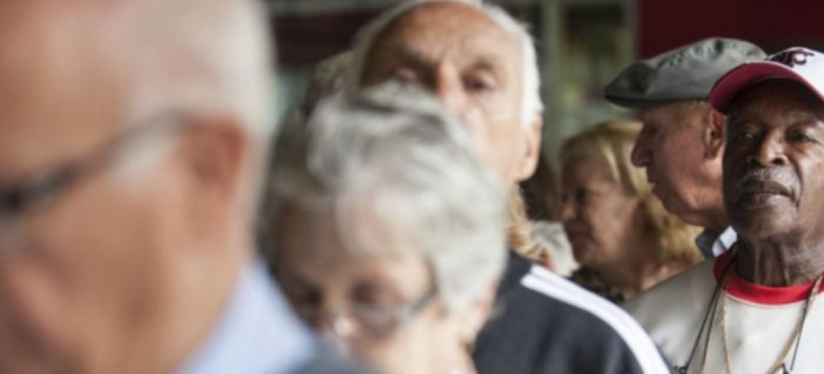 Governo Bolsonaro insiste em congelar aposentadoria para pagar Renda Cidadã