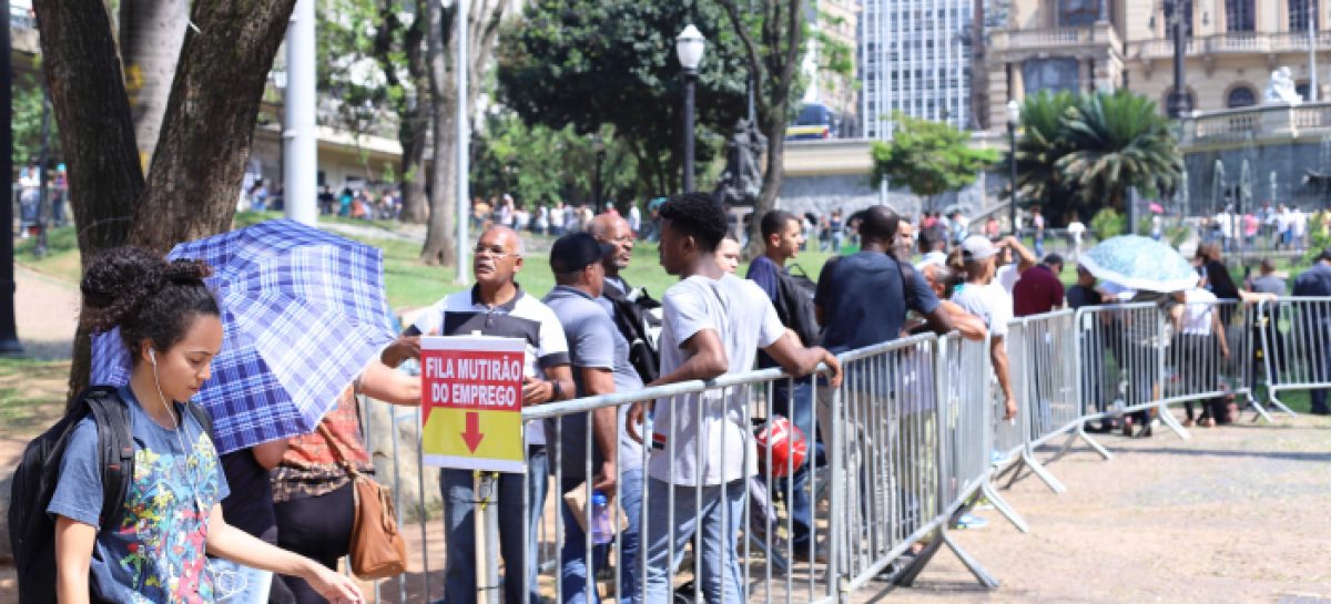 Salário mínimo deve ser de R$ 1.088. Para Dieese valor necessário é de R$ 5.005