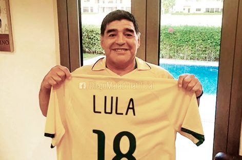 Morre um dos deuses do futebol, o genial, irreverente e polêmico Diego Maradona
