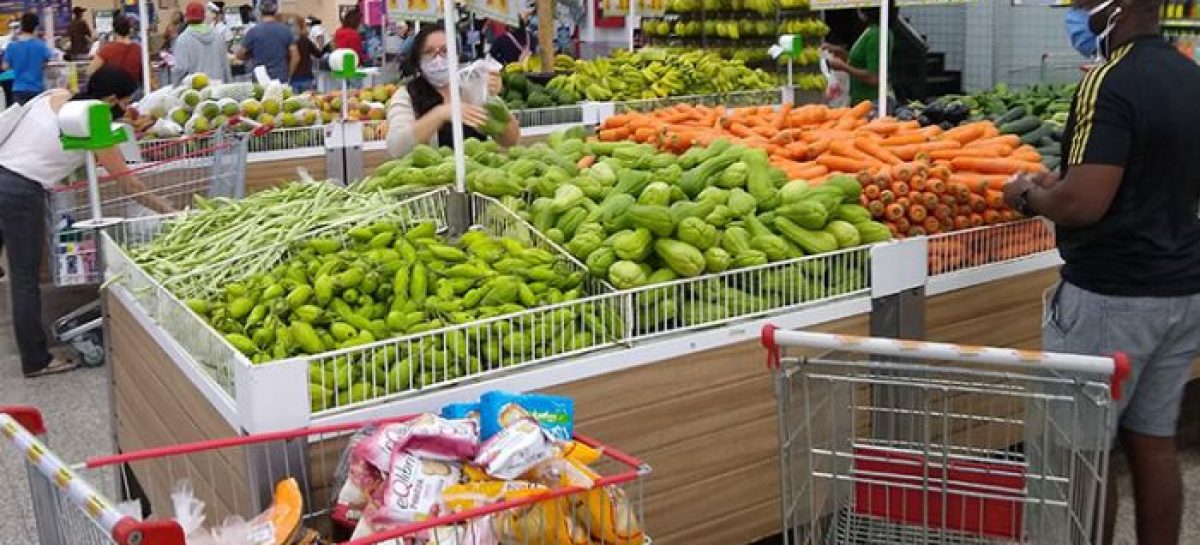 Preços dos alimentos disparam e inflação de novembro é a maior em cinco anos