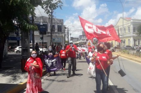 Protestos pedem manutenção do auxílio e denunciam reforma administrava