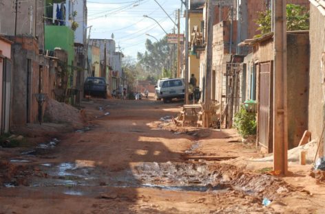 Desigualdade no Brasil só cai se ricos pagarem mais impostos, diz estudo da USP