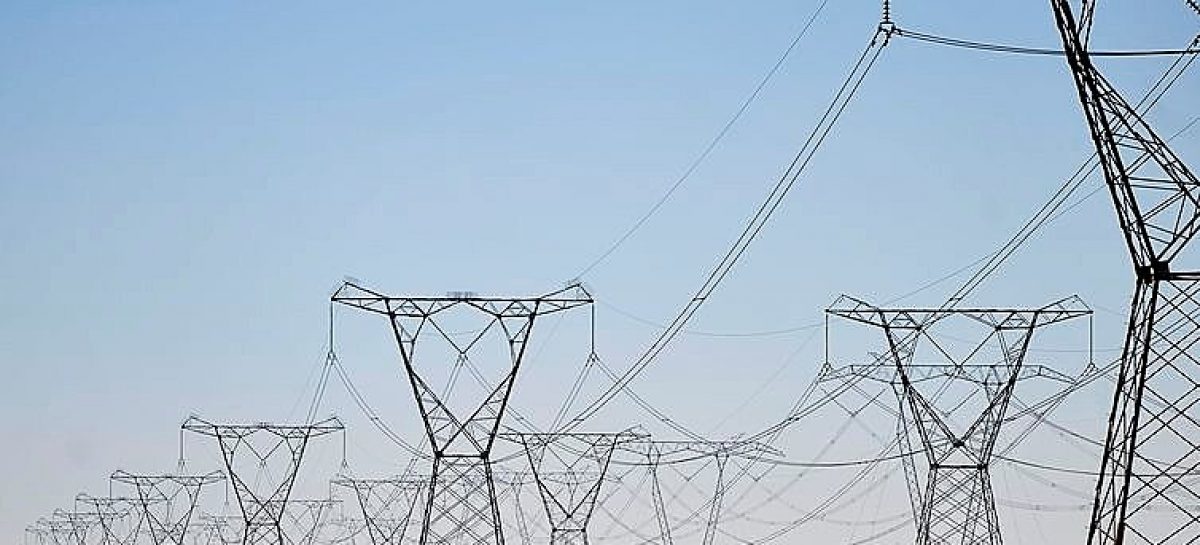 Eletrobras: acionistas mudam estatuto e retiram obrigação de garantir luz para todos
