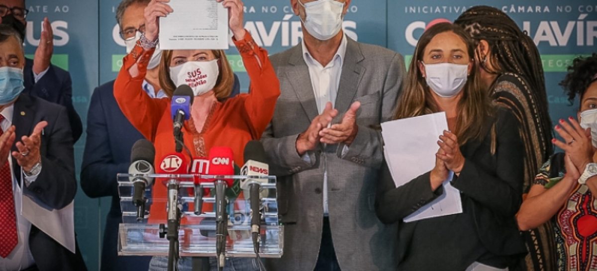 Oposição apresenta pedido de impeachment de Bolsonaro por 15 crimes