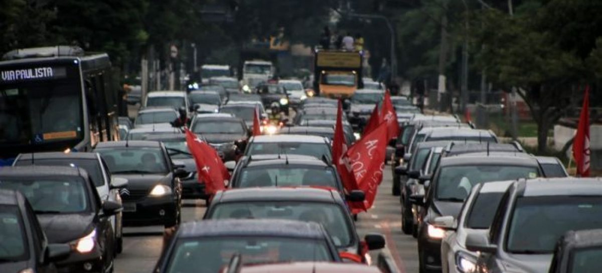 Pela vida, saúde e emprego, carreatas pelo Brasil pedem impeachment de Bolsonaro