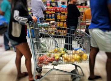 Com alta dos alimentos inflação dispara, chega a 4,52% e fica acima da meta