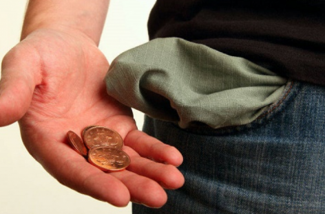 Mais imposto e menos direitos trabalhistas: a saída de Guedes para a crise