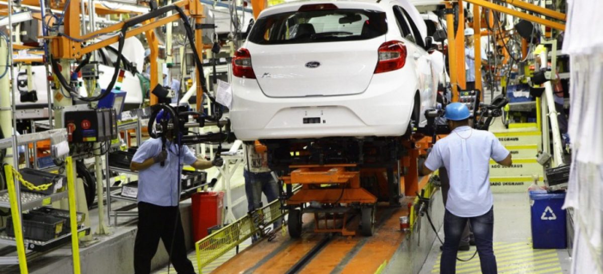 Brasil perde R$ 3 bi em arrecadação e 119 mil empregos com fim da Ford, diz Dieese