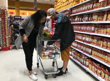 Com alta da inflação e sem auxílio, famílias cortam itens essenciais da alimentação