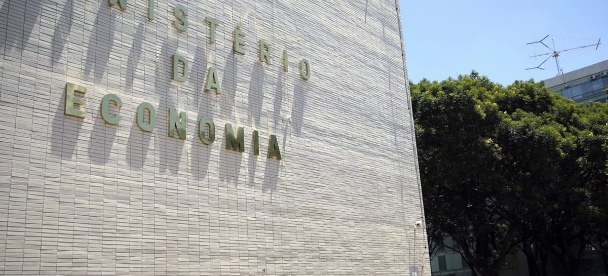 Reformas de Bolsonaro não recuperam economia e retiram direitos, diz estudo