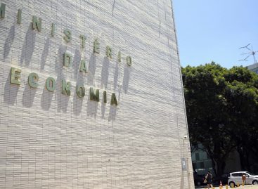 Reformas de Bolsonaro não recuperam economia e retiram direitos, diz estudo