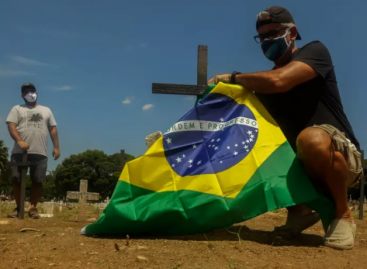 Com mais de mil mortes por dia, Brasil passa de 225 mil vidas perdidas para Covid-19