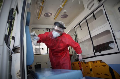 Com mais de 233 mil mortes, há quase um ano Brasil ainda falha no combate à Covid-19