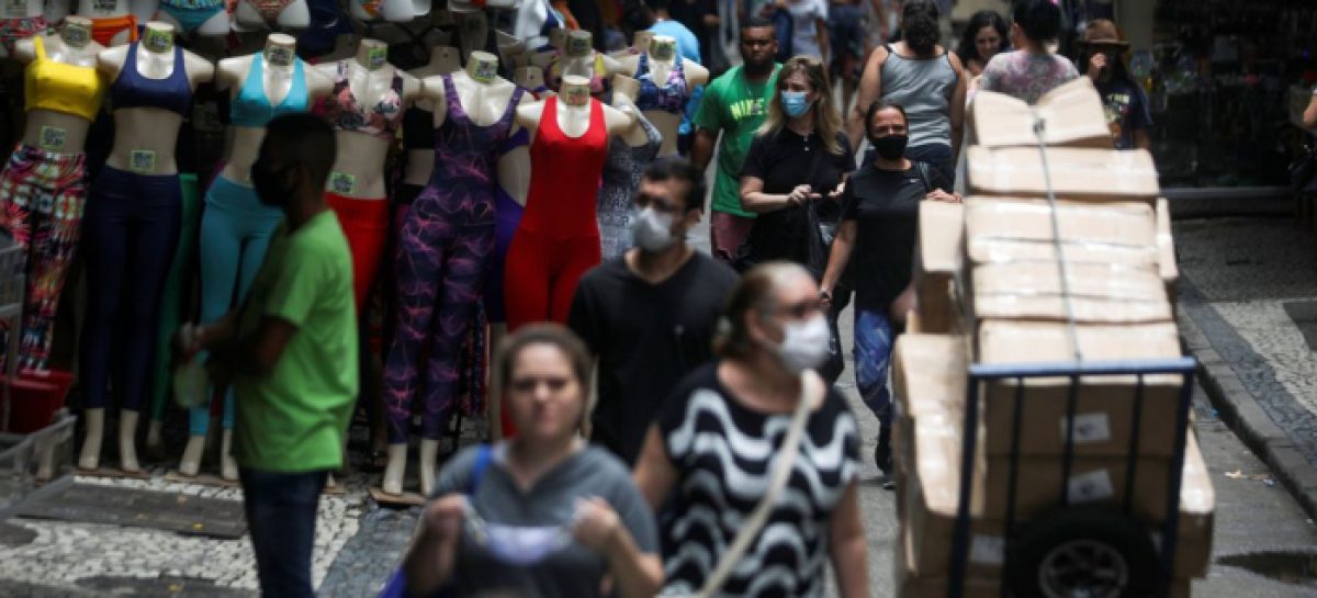 Trabalhador pode ser demitido se não usar máscara? Confira seus direitos e deveres