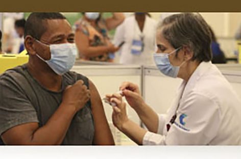 Trabalhadores que se recusarem a tomar a vacina poderão ser demitidos, orienta MPT