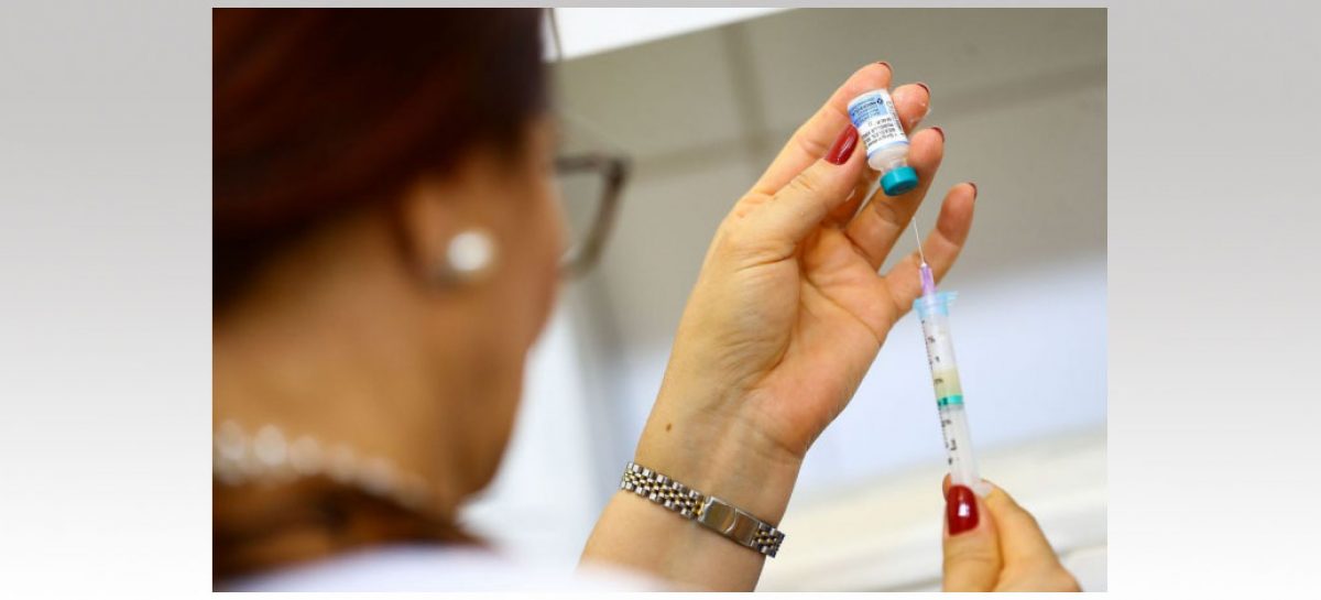 Trabalhador que se recusar a tomar vacina pode ser demitido? Saiba o que diz a lei