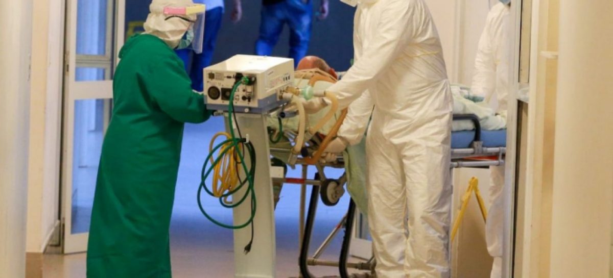 Negacionismo de Bolsonaro contribuiu para aumentar número de mortes por Covid-19