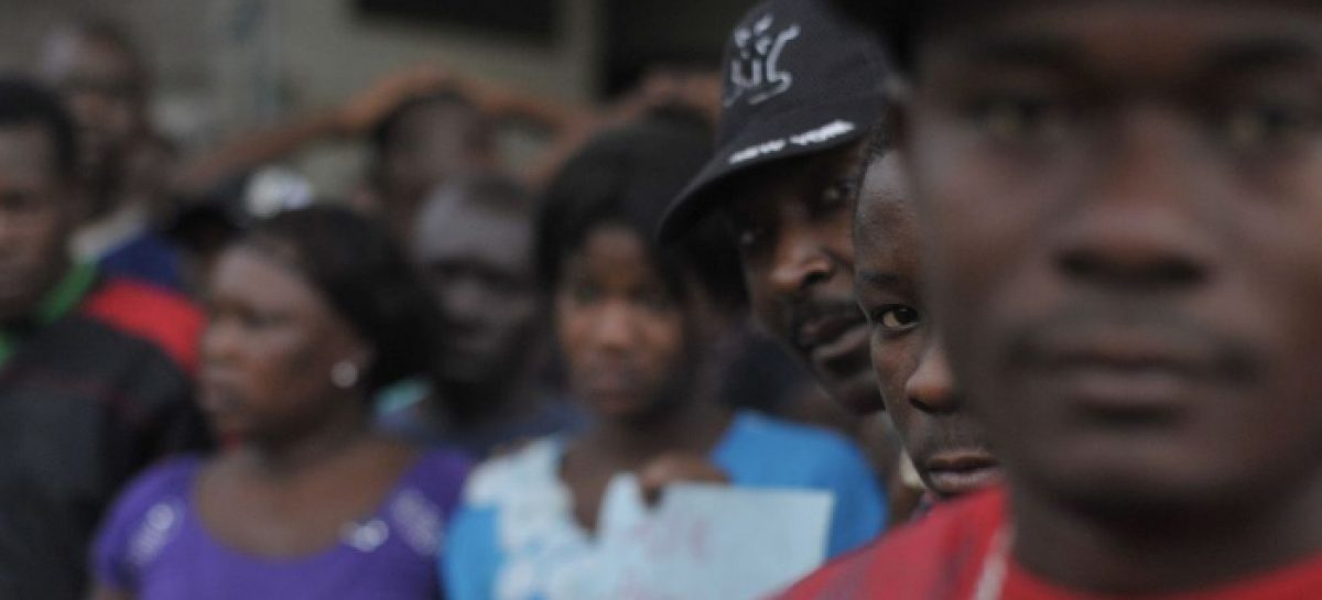 Taxa de desemprego maior entre pessoas pretas é racismo estrutural, diz economista &nbsp;