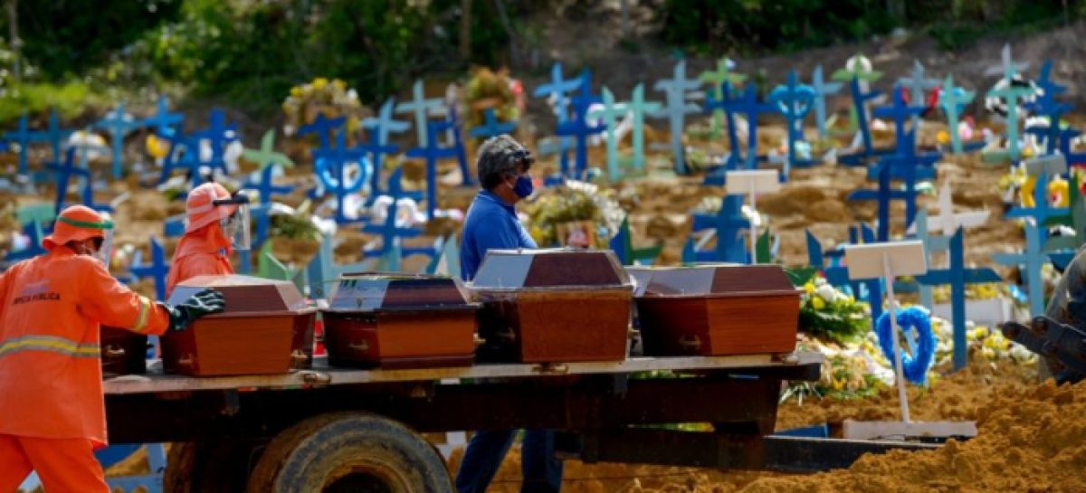Com 15.661 vidas perdidas em uma semana, Brasil se aproxima de 300 mil mortes