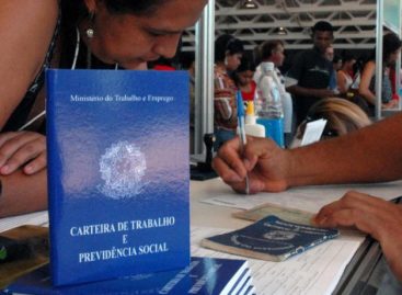 Seguro-desemprego será usado para pagar corte de jornada e suspensão de contrato