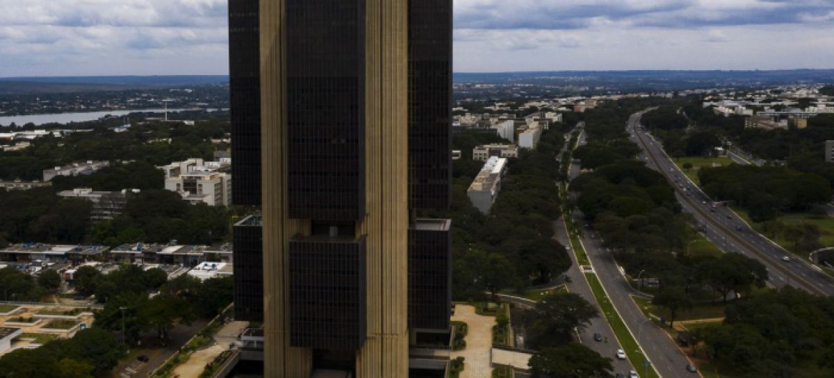 Aumenta desânimo com economia e setor financeiro prevê inflação alta e queda do PIB