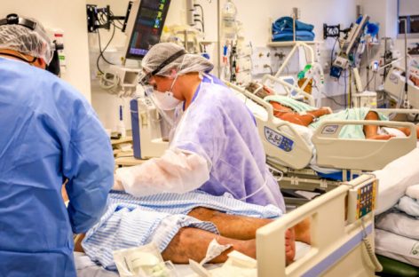 Mundo se choca com Covid-19 no Brasil, que registrou quase 2 mil mortes em 24h