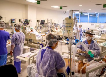 No pior momento da pandemia, Bolsonaro corta verba de 72% dos leitos de UTI