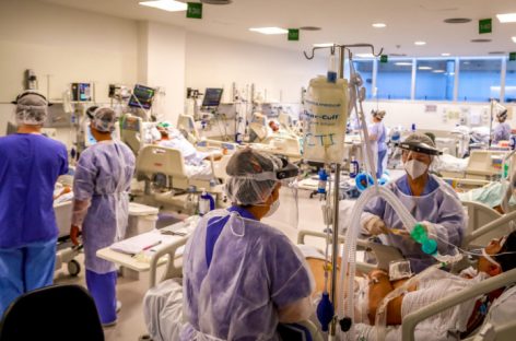 No pior momento da pandemia, Bolsonaro corta verba de 72% dos leitos de UTI