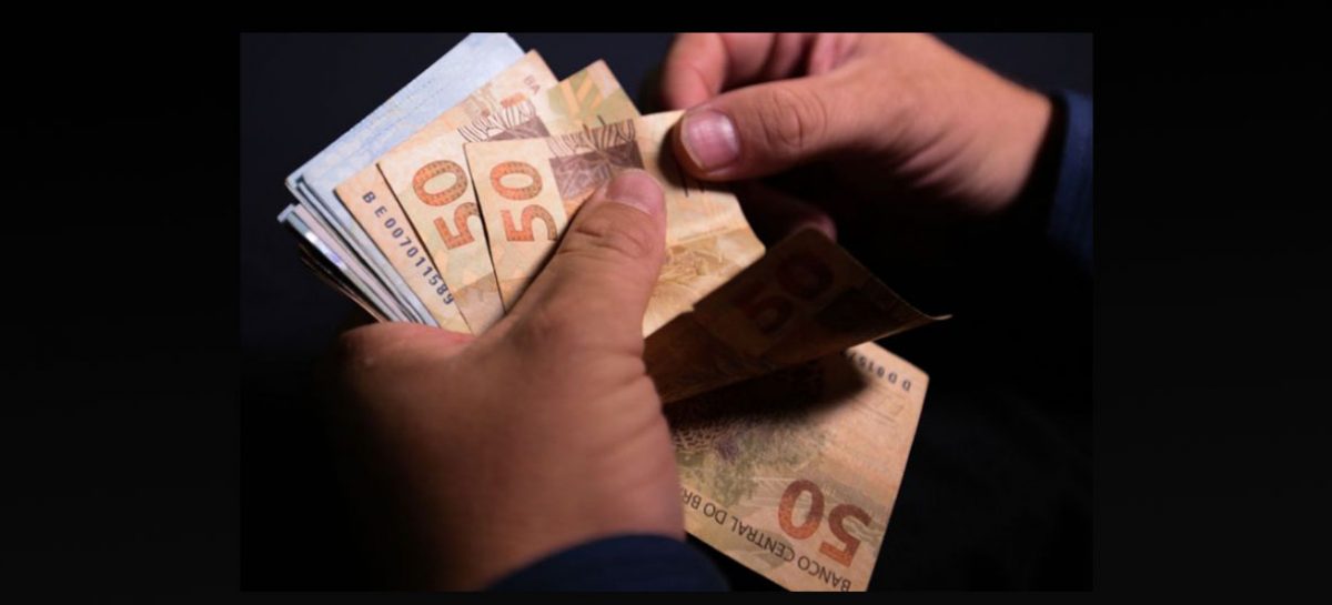 Juros extorsivos da dívida pública impedem retomada da economia e prejudica o povo