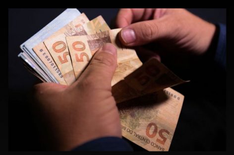 Juros extorsivos da dívida pública impedem retomada da economia e prejudica o povo