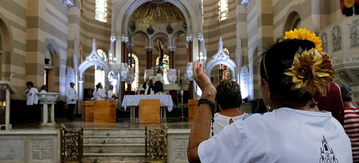 STF decide que estados e municípios podem proibir cultos e missas na pandemia