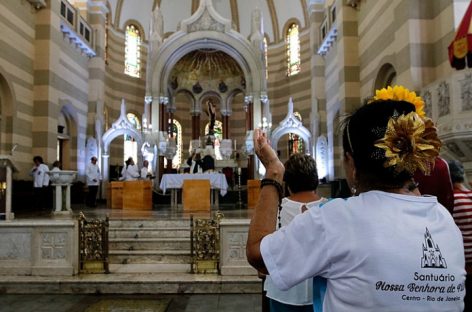 STF decide que estados e municípios podem proibir cultos e missas na pandemia