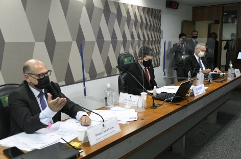 Brasil já poderia ter recebido 150 milhões de doses de vacinas, aponta CPI da Covid