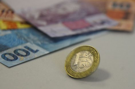 INSS começa a depositar 13º salário de aposentados no dia 25. Confira calendário