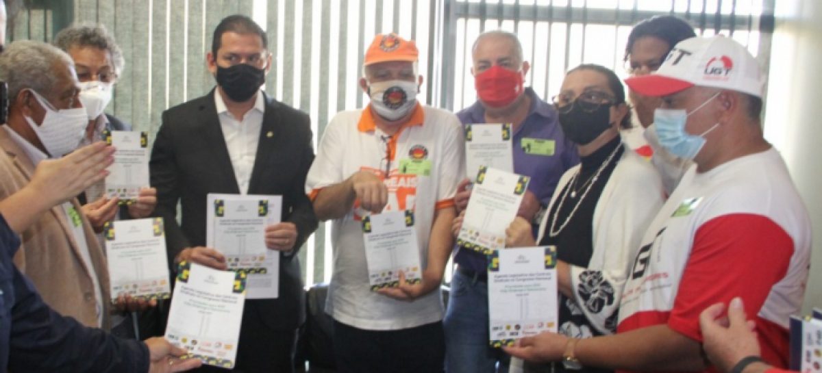 CUT e demais centrais entregam agenda de prioridades dos trabalhadores no Congresso