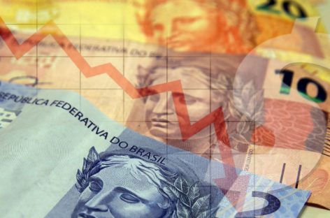 Bolsonaro aumenta o próprio salário, enquanto renda dos brasileiros só diminui