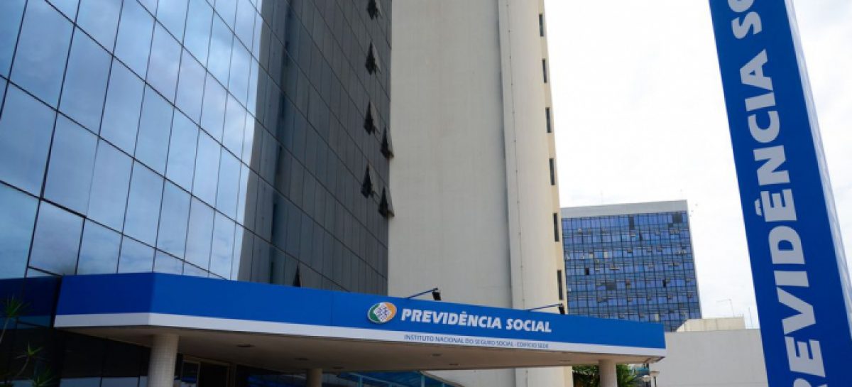 10 mil servidores deixam instituto e sucateamento aumenta fila do INSS